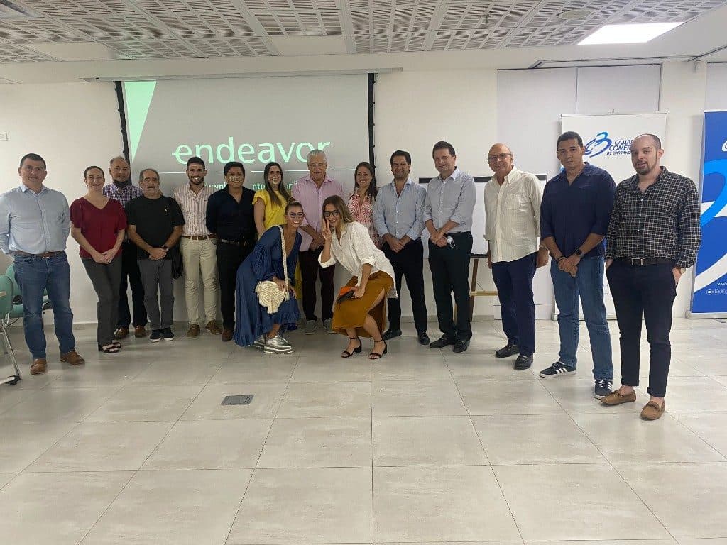 Equipo en taller Endeavor